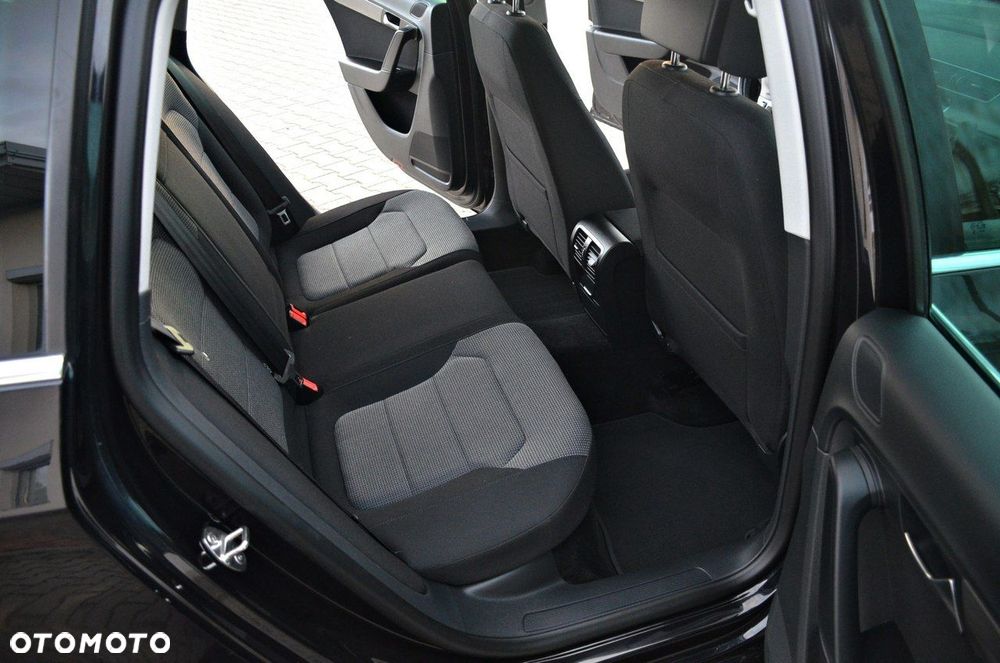 Volkswagen Passat - 16