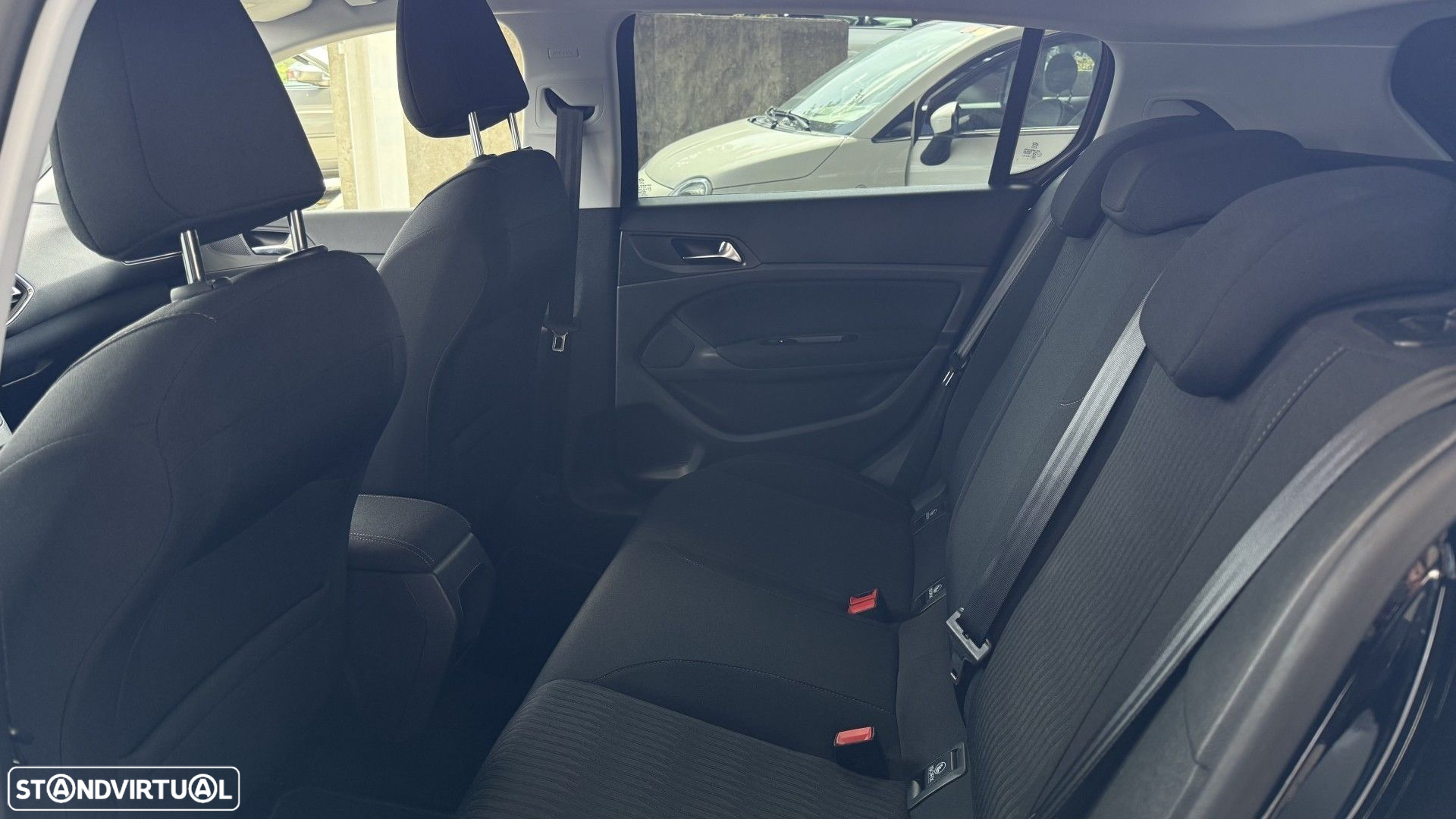 Peugeot 308 1.2 PureTech Allure J17 - 28
