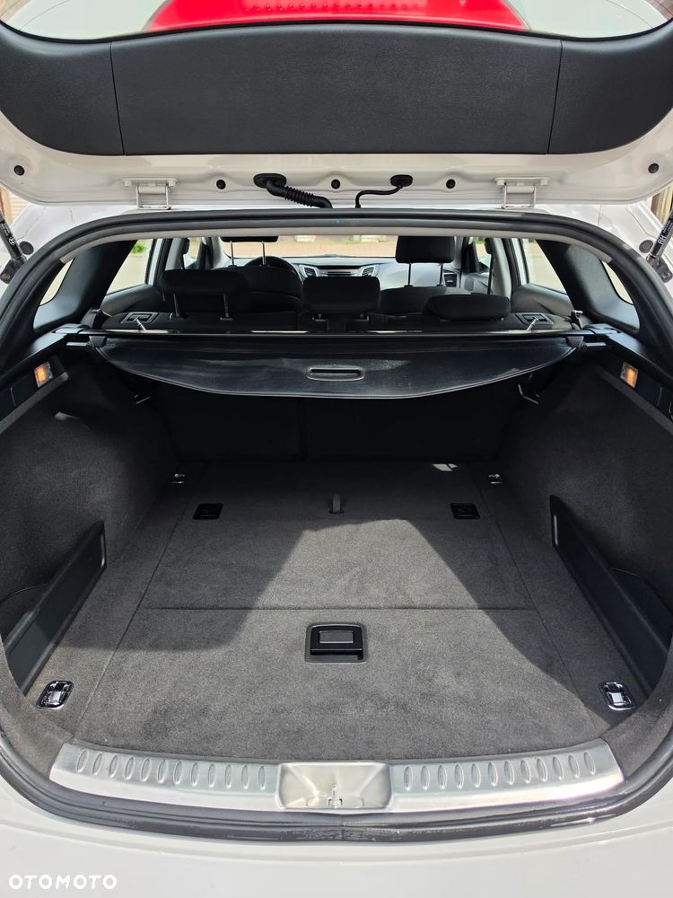 Hyundai i40 Kombi blue 1.6 Classic - 31