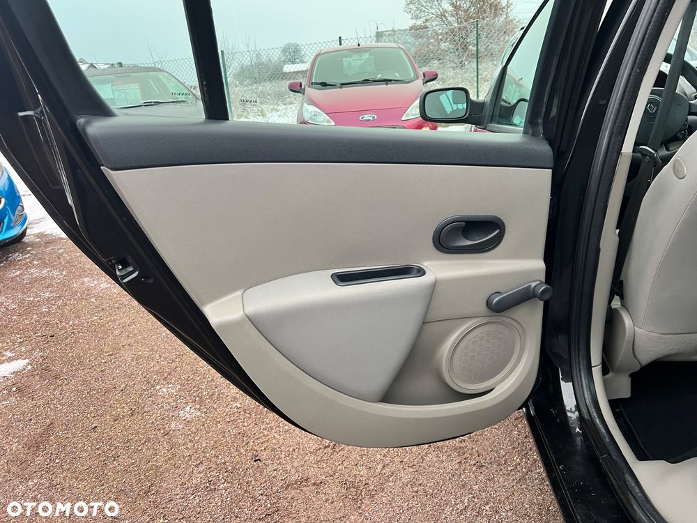 Renault Clio 1.2 16V Expression - 25