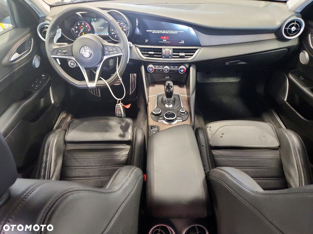 Alfa Romeo Giulia 2.0 Turbo 16V AT8-Q4 Ti - 7