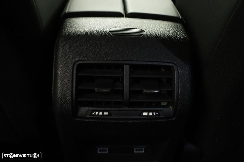 Peugeot 308 1.6 Hybrid Allure Pack e-EAT8 - 24