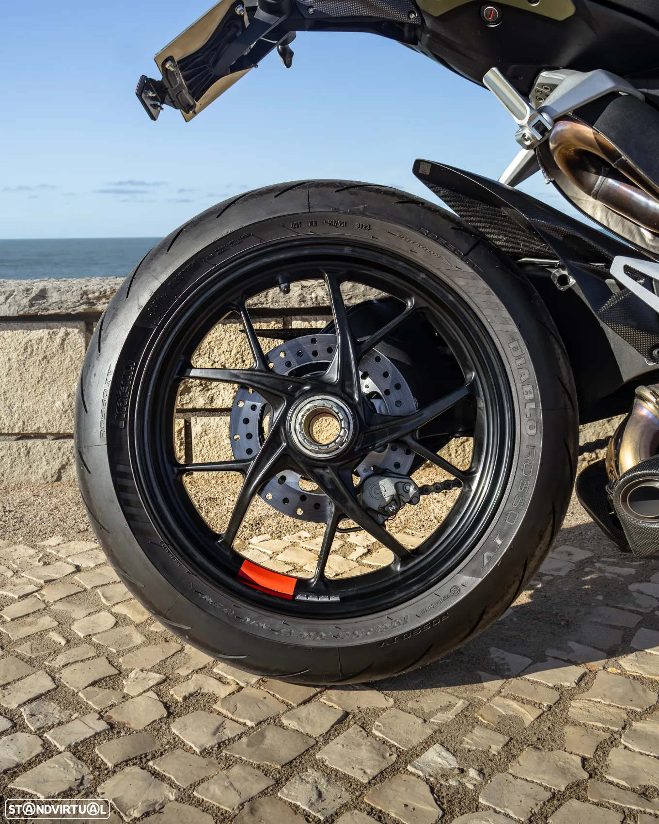 Ducati Streetfighter V2 - 16