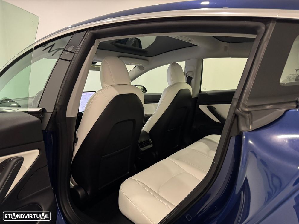 Tesla Model 3 Long-Range Dual Motor AWD - 31