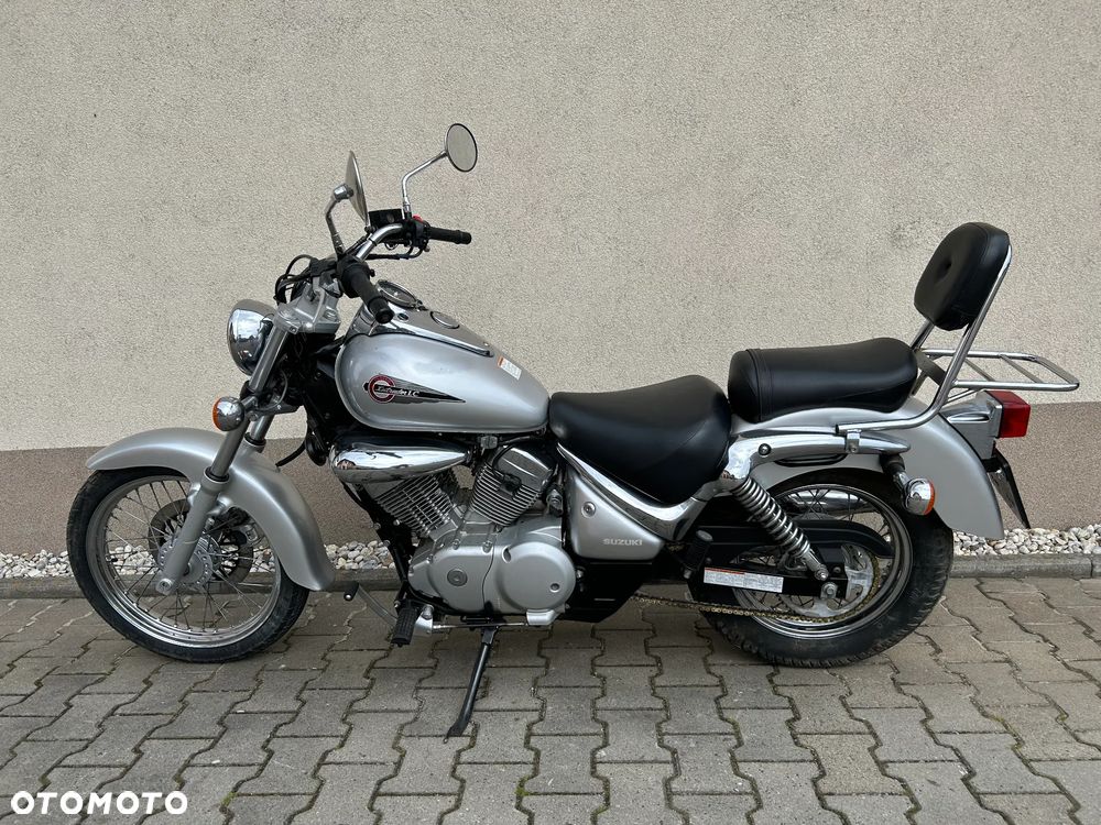 Suzuki Intruder - 10