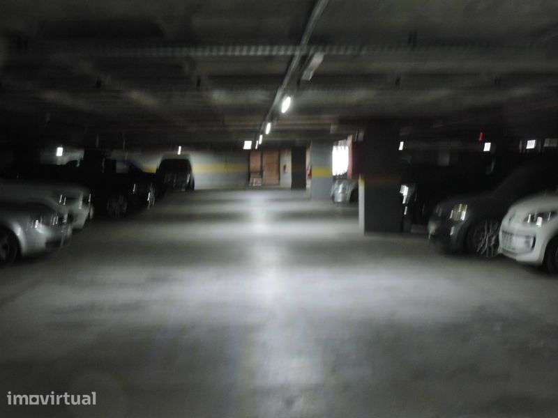 Parqueamento/ CP de Monte Abraão - Grande imagem: 4/5