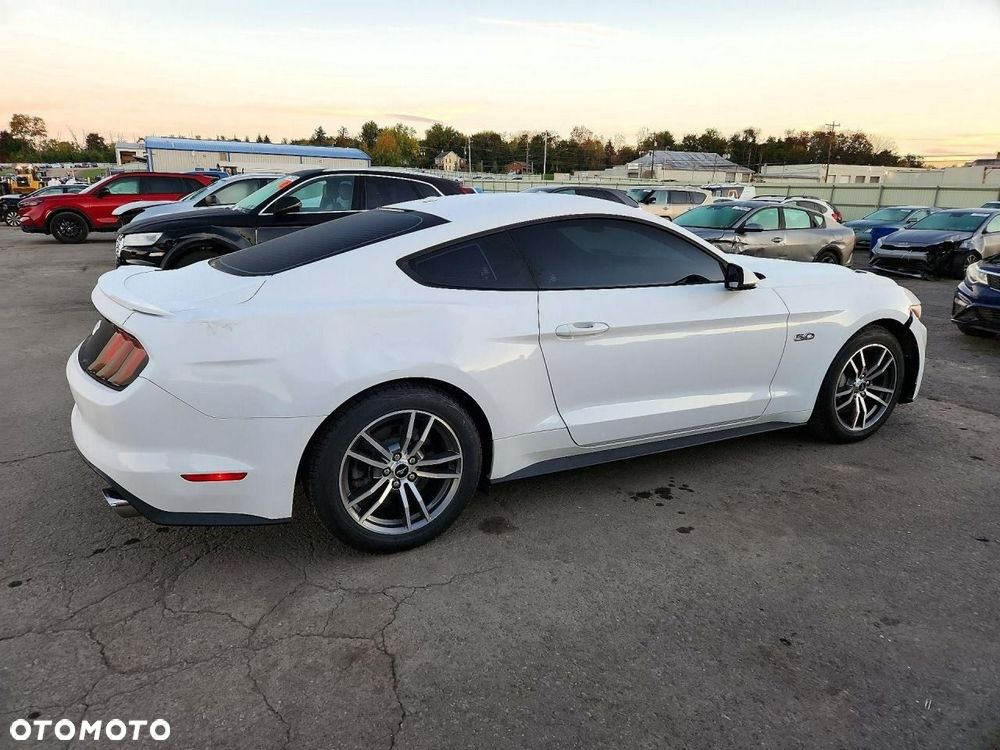 Ford Mustang 5.0 V8 GT - 4