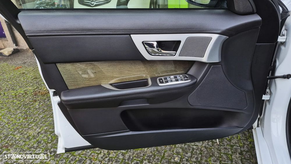 Jaguar XF Sportbrake 2.2 - 22