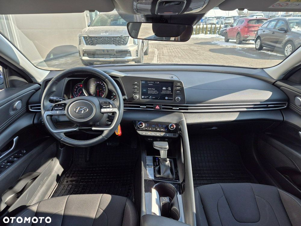 Hyundai Elantra - 17