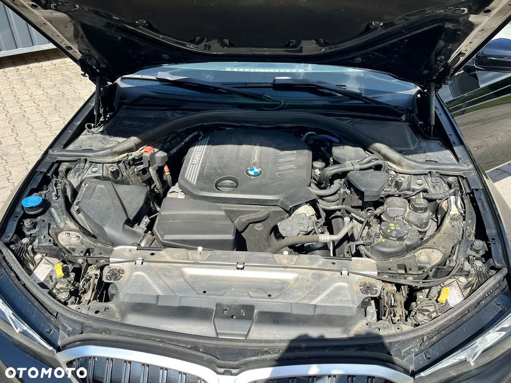 BMW Seria 3 318d mHEV - 38