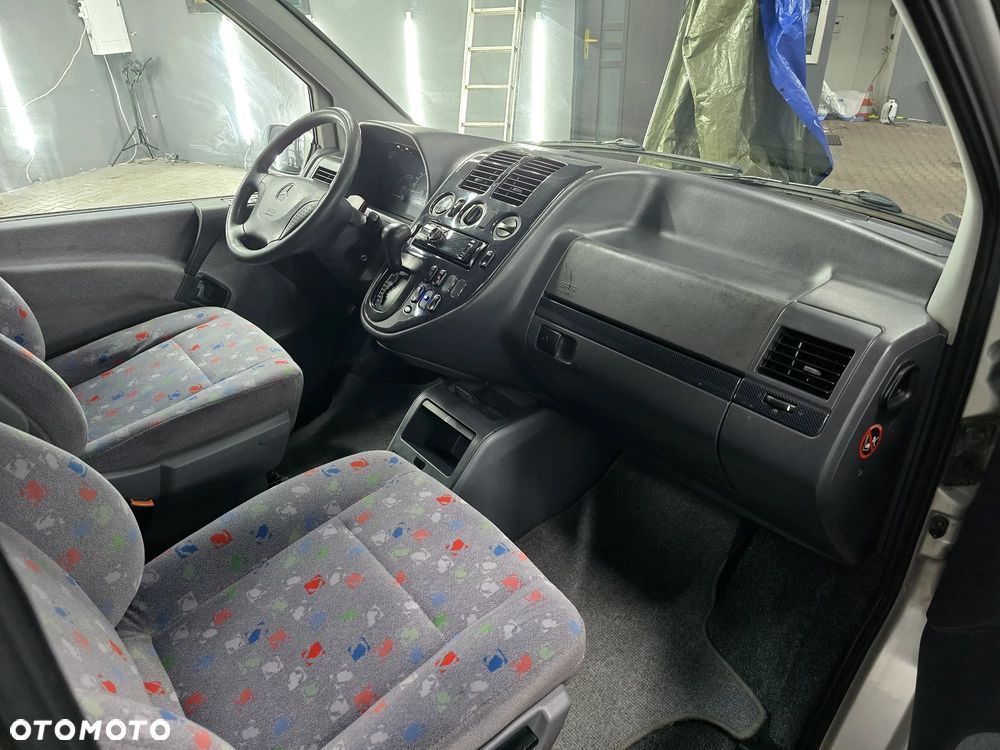 Mercedes-Benz Klasa V - 12