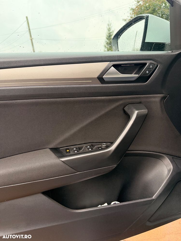 Volkswagen T-Roc - 10
