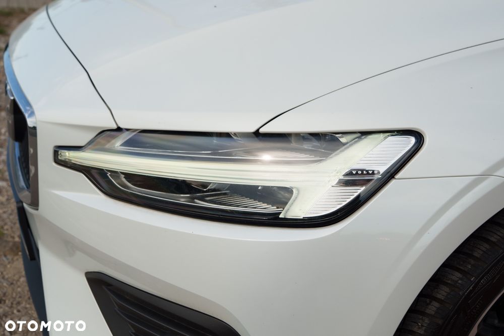 Volvo V60 B3 B DKG Momentum Pro - 31