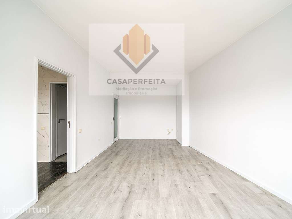 Apartamento T3 de 2 Frentes com Varanda - Antas - Junto à Praça Vel... - Grande imagem: 4/36