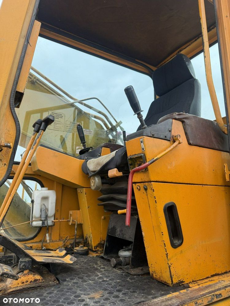 Komatsu PC240NLC-3KP - 10