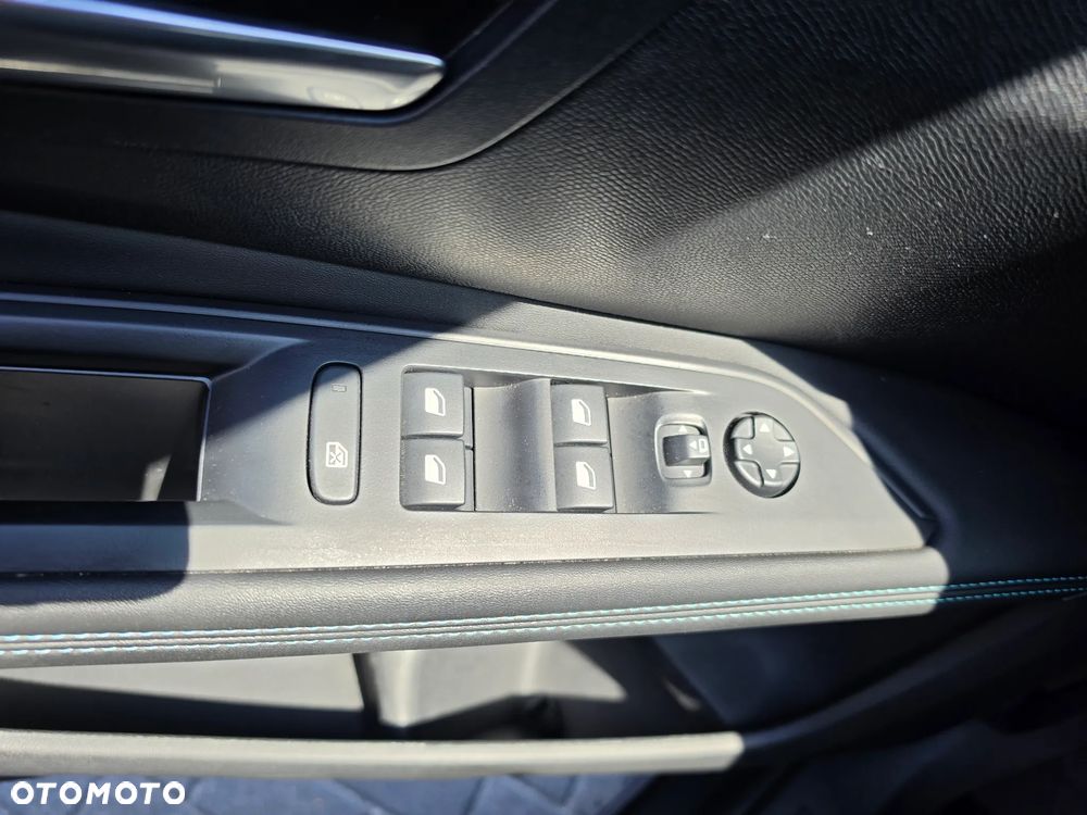 Peugeot 3008 PureTech 130 Stop & Start GPF EAT8 Allure - 11
