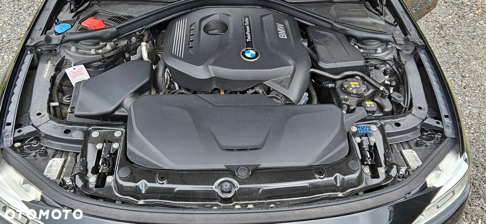 BMW Seria 3 320i - 30