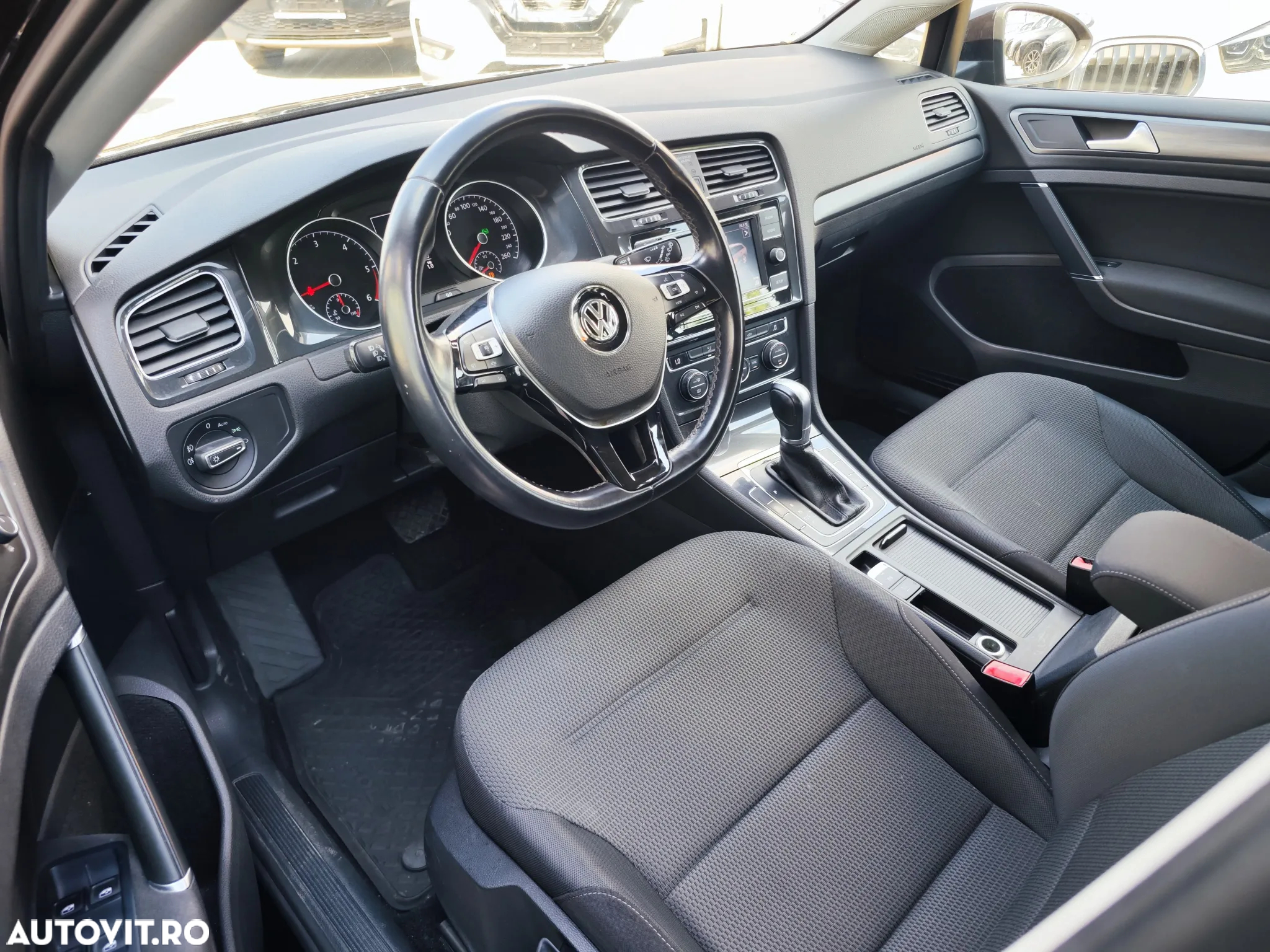 Volkswagen Golf 1.6 TDI DSG Comfortline - 10
