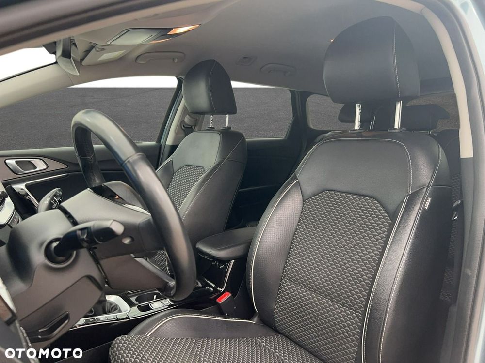 Kia Ceed - 16