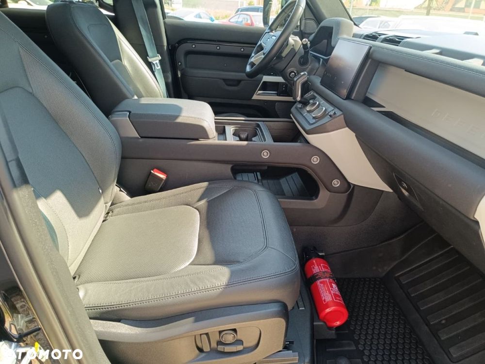 Land Rover Defender - 27