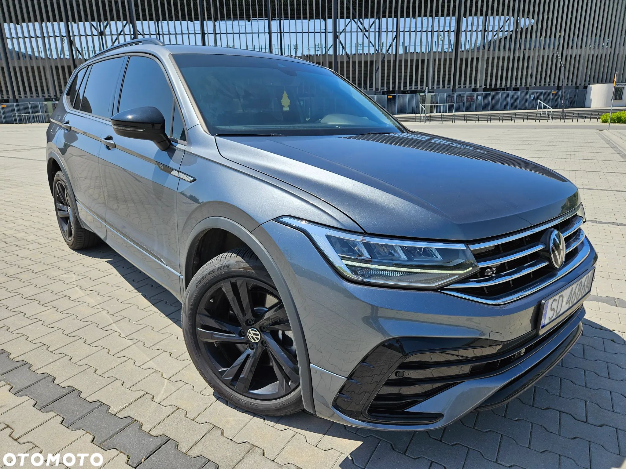 Volkswagen Tiguan - 1