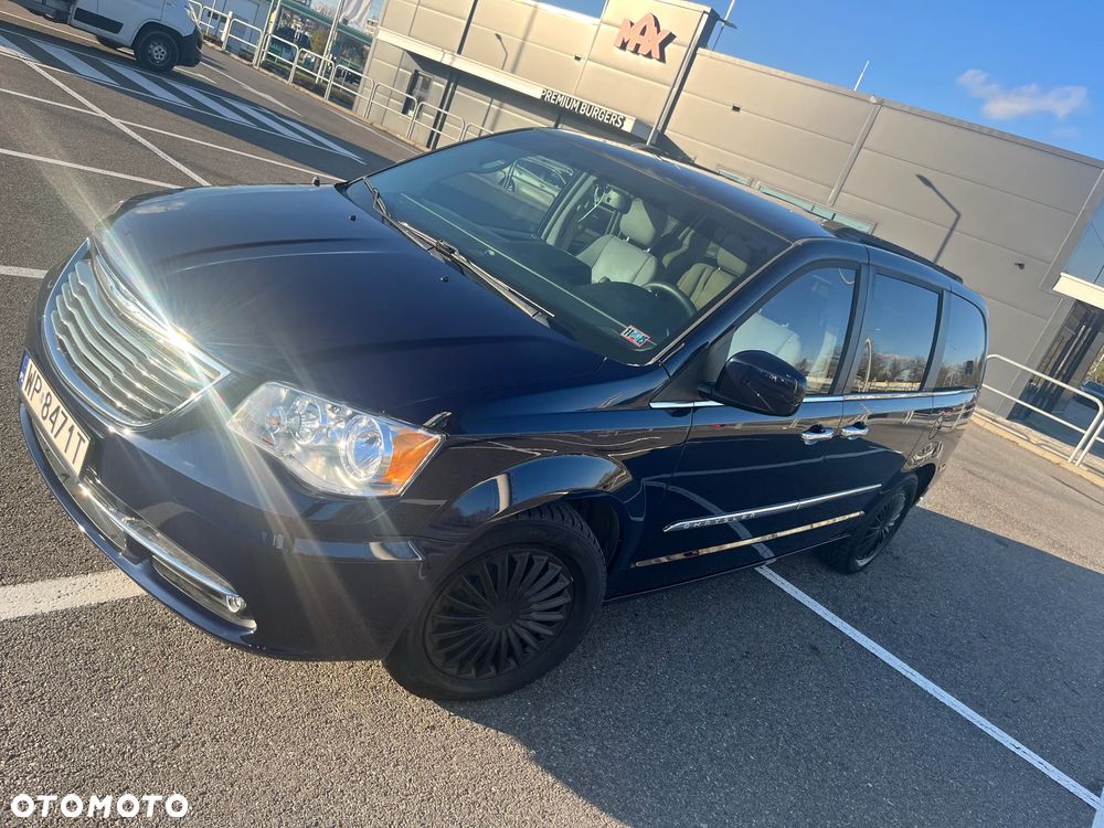 Chrysler Town & Country 3.6 Limited - 1