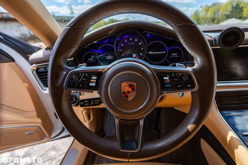 Porsche Panamera 4 Executive - 17