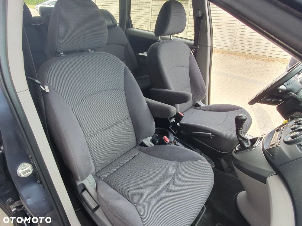 Mitsubishi Grandis 2.4 Motion - 32