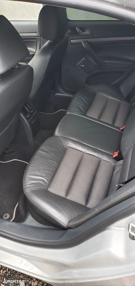 Skoda Octavia 2.0 FSI Laurin & Klement - 11