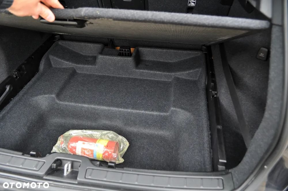 Volvo XC 40 T3 Momentum Pro - 33