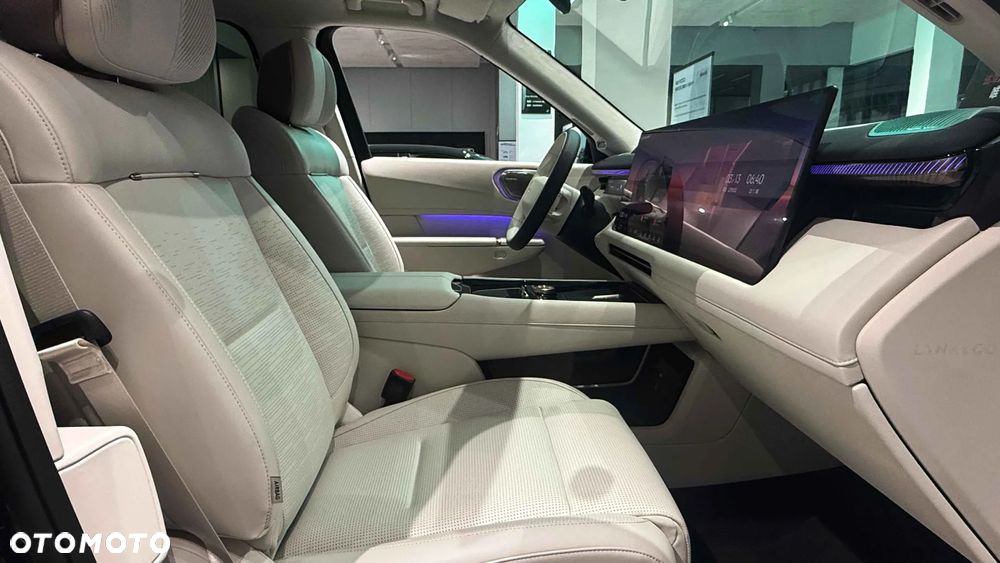 Lynk & Co 900 - 3