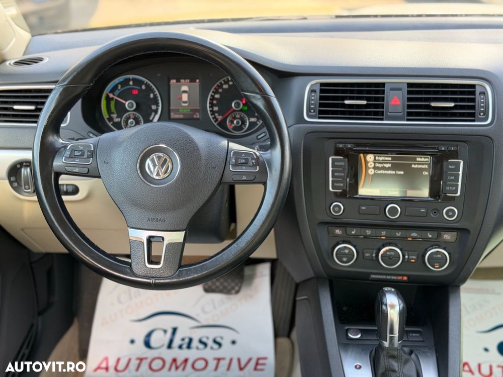 Volkswagen Jetta - 25