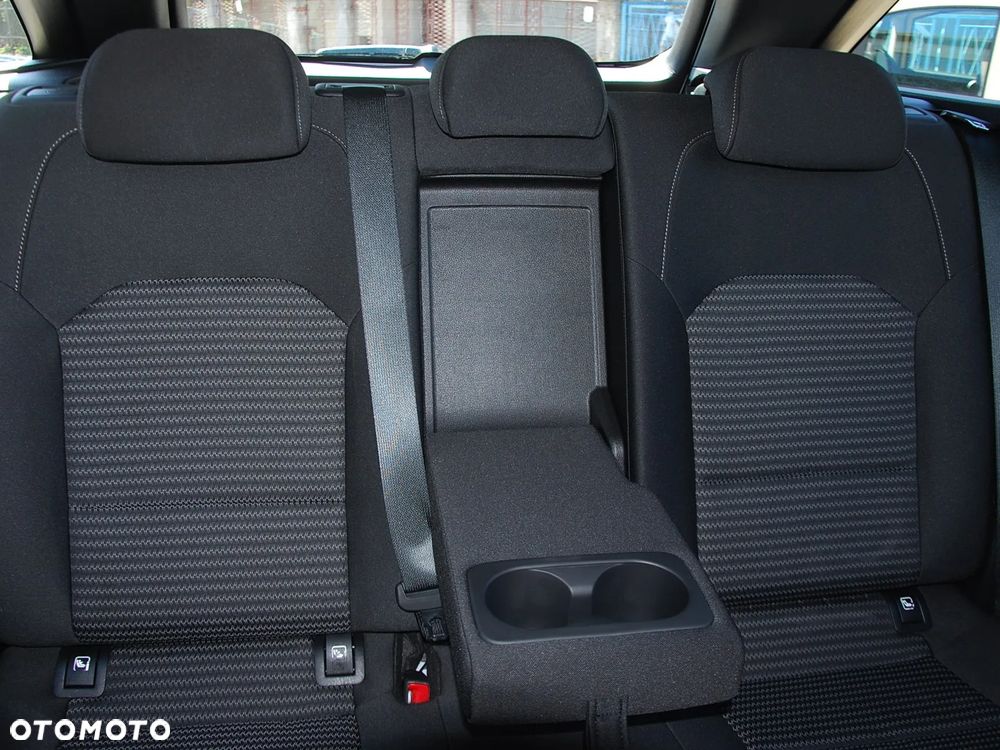 Kia Ceed - 36