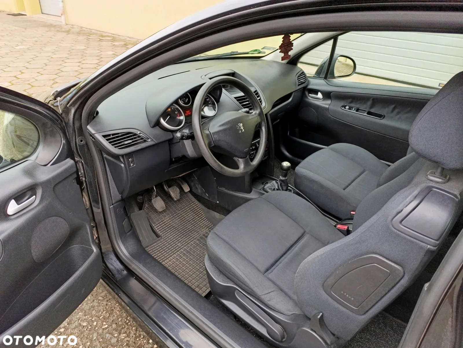 Peugeot 207 - 18