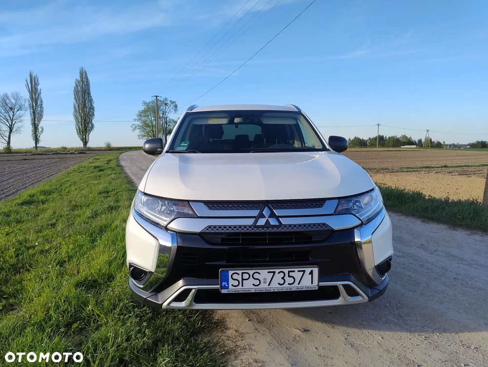Mitsubishi Outlander 2.0 Invite + 2WD - 2