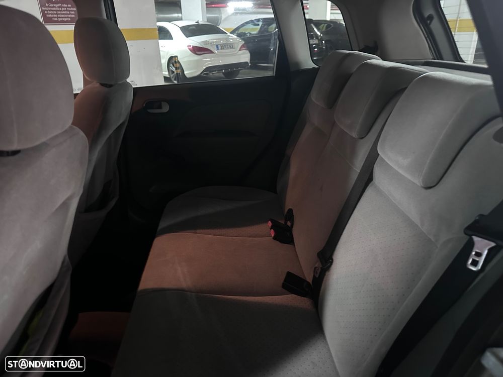 Ford Fiesta 1.4 Ghia - 8