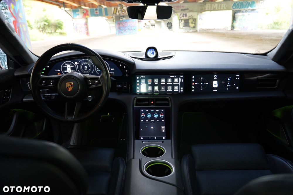 Porsche Taycan Turbo S - 24