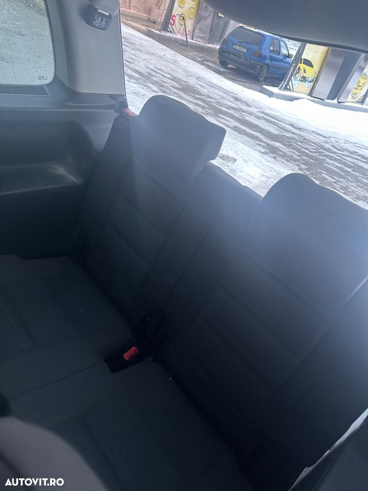 Volkswagen Touran 2.0 TDI Trendline - 4