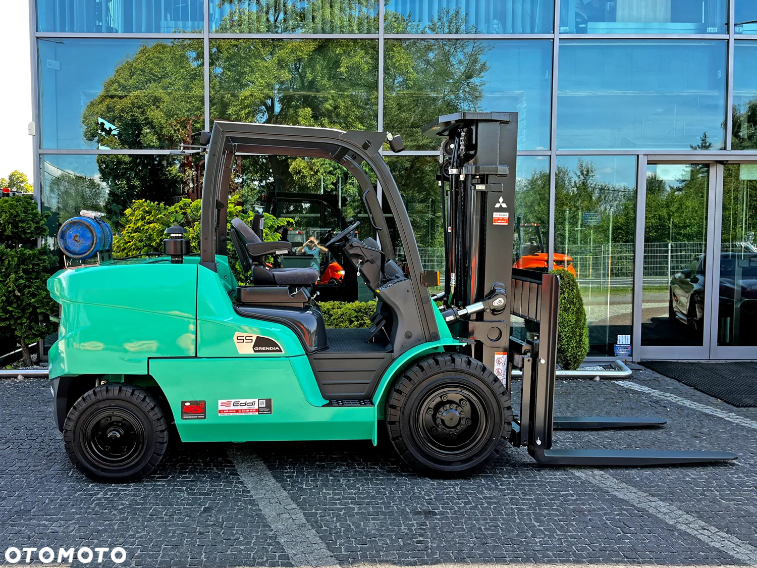 Mitsubishi FG55NT Grendia - 4