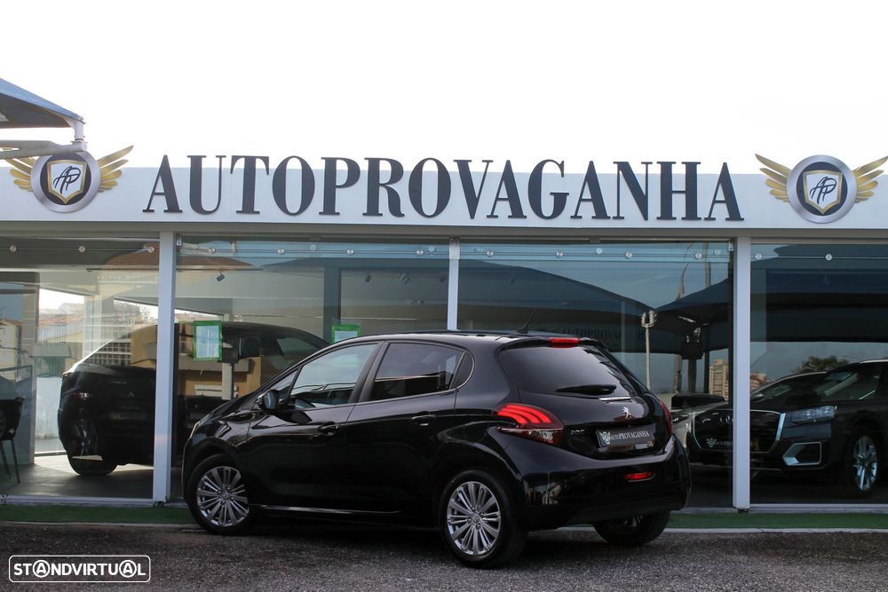 Peugeot 208 1.2 PureTech Signature - 45