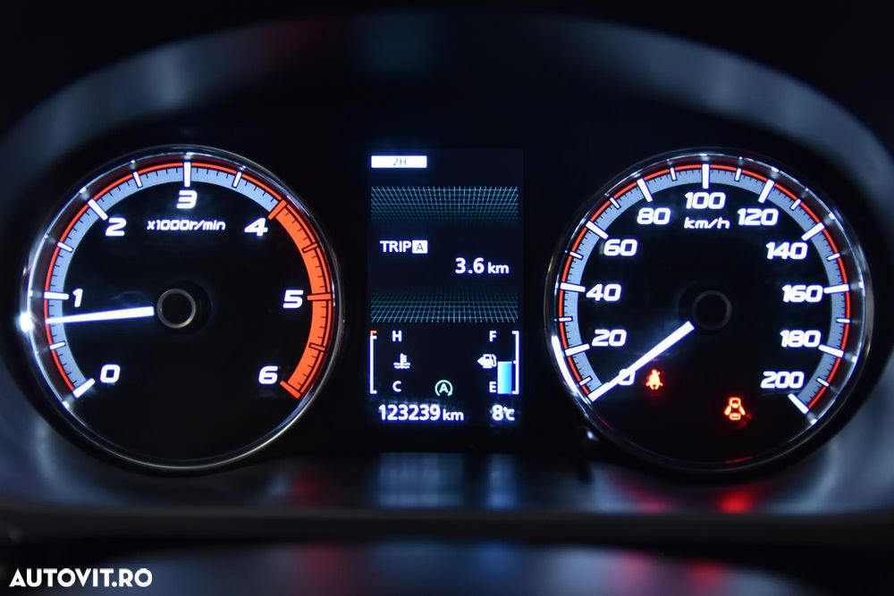 Mitsubishi L200 - 10