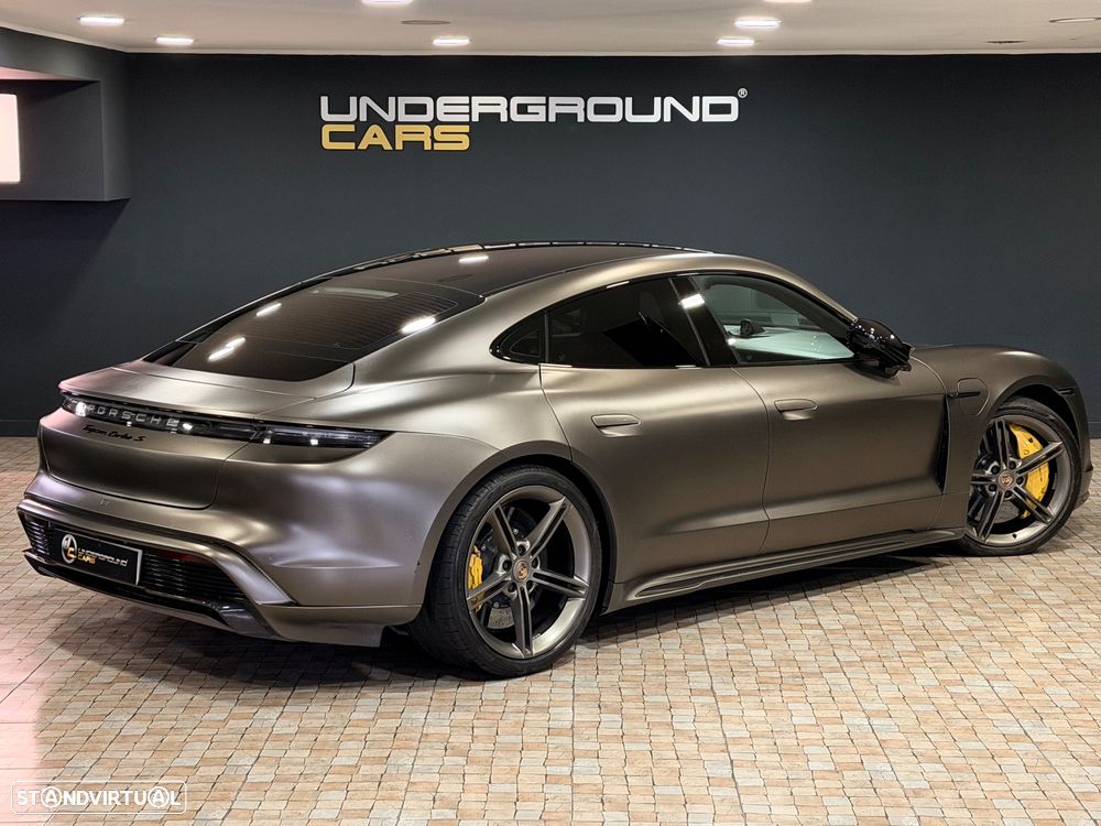 Porsche Taycan Turbo S - 11