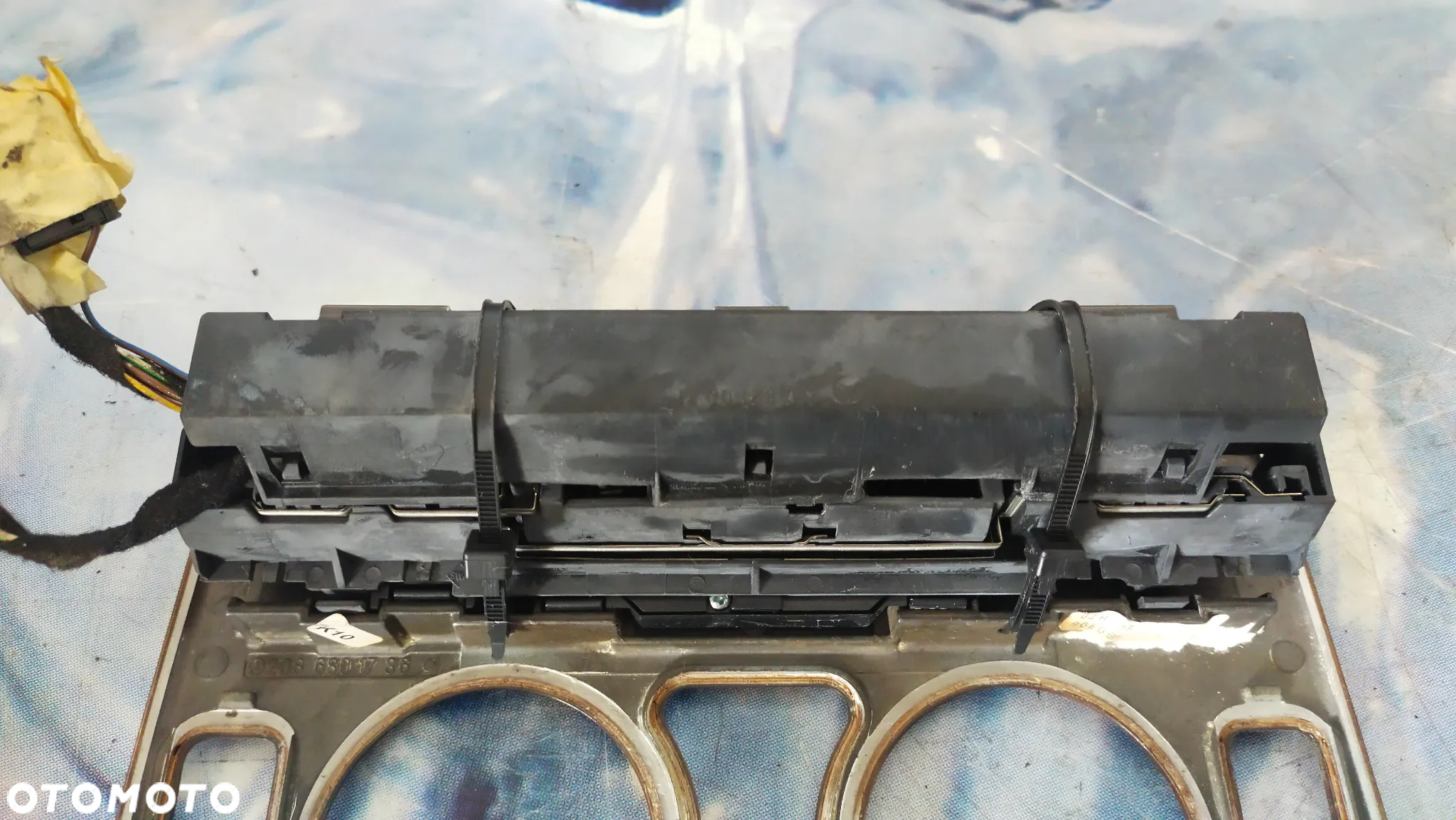 Przełącznik awaryjnych Mercedes-Benz OE 2108210071 - 2