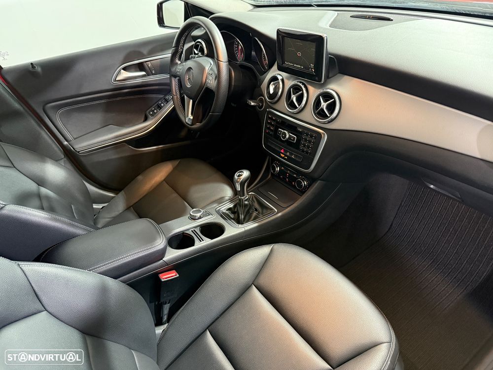 Mercedes-Benz GLA 180 d AMG Line - 17