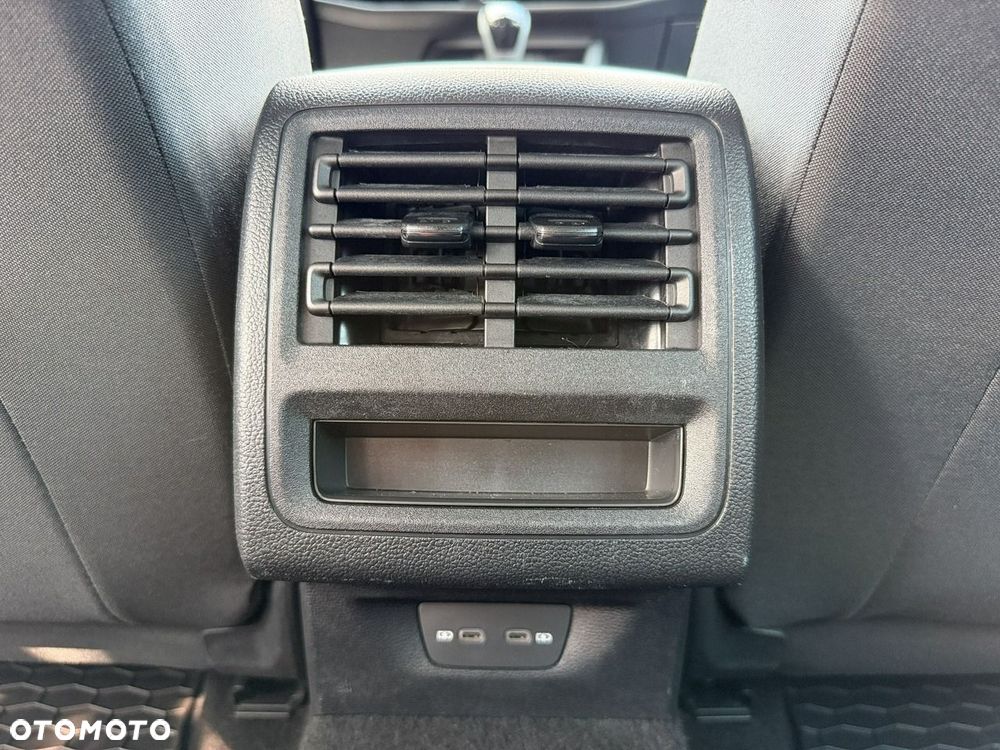 Volkswagen Golf - 24
