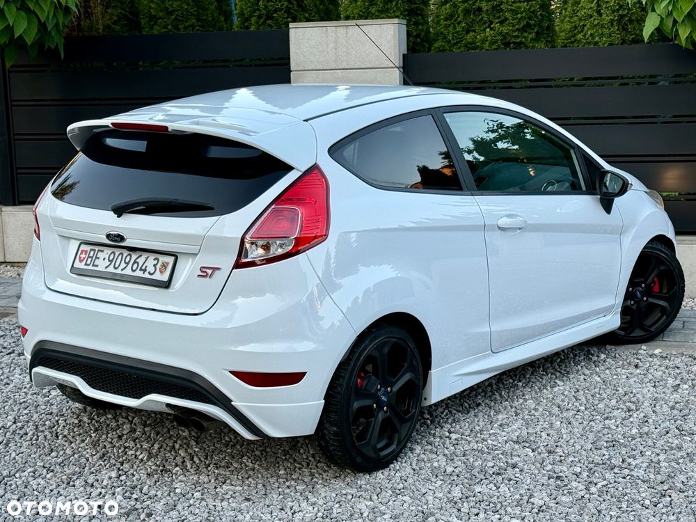 Ford Fiesta 1.6 EcoBoost ST - 13