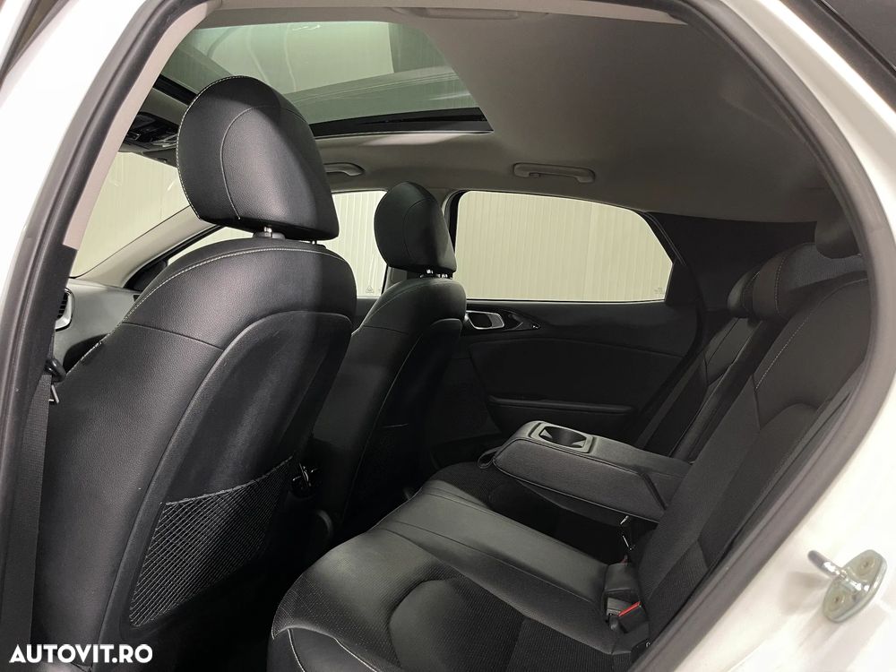 Kia XCeed 1.6 GDI 6DCT PHEV Vision - 17