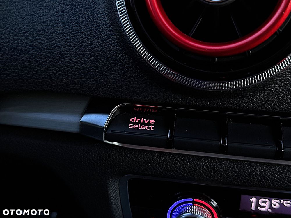 Audi S3 S tronic - 18