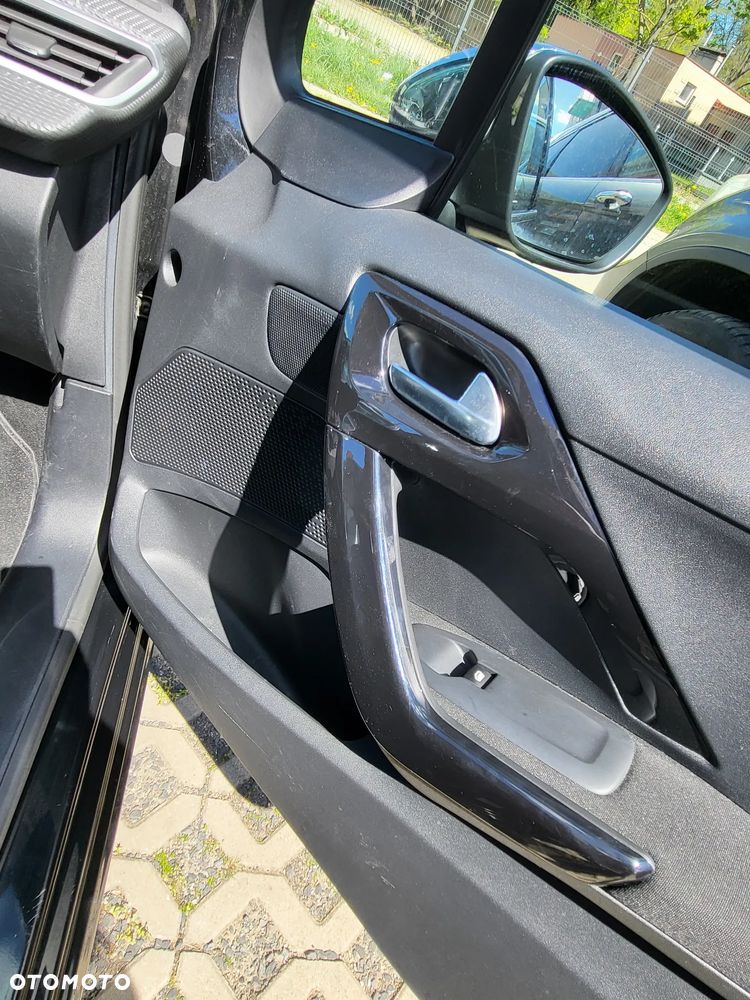 Peugeot 208 - 16