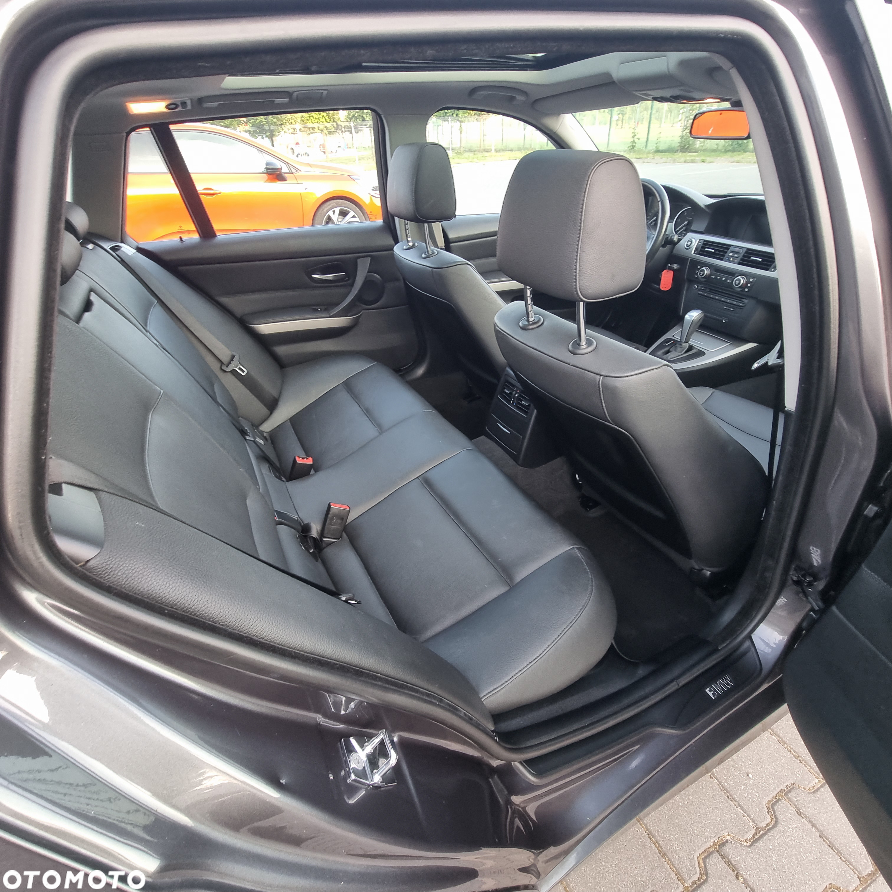 BMW Seria 3 320d DPF Touring - 12